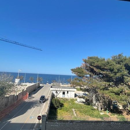 La Finestra Sul Mare Apartment โจวีนัซโซ ภายนอก รูปภาพ