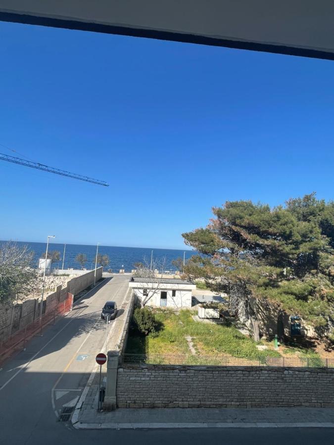 La Finestra Sul Mare Apartment โจวีนัซโซ ภายนอก รูปภาพ