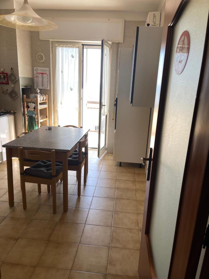 La Finestra Sul Mare Apartment โจวีนัซโซ ภายนอก รูปภาพ